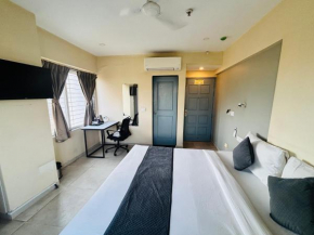 Housemate Superior King hotels, Kharadi Pune